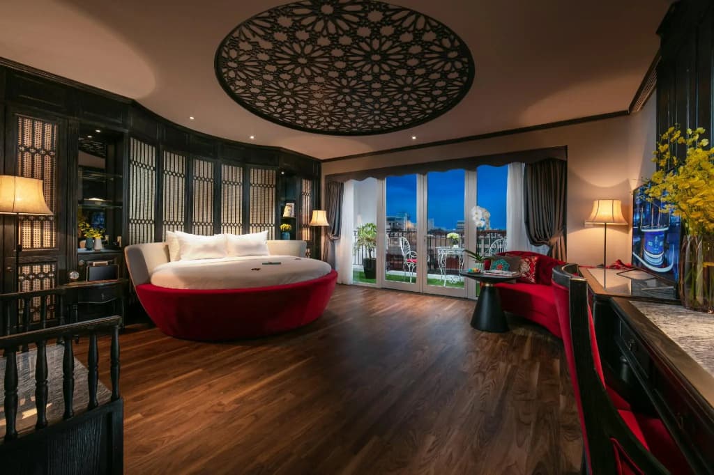 Shining Central Hotel and Spa - photo 2