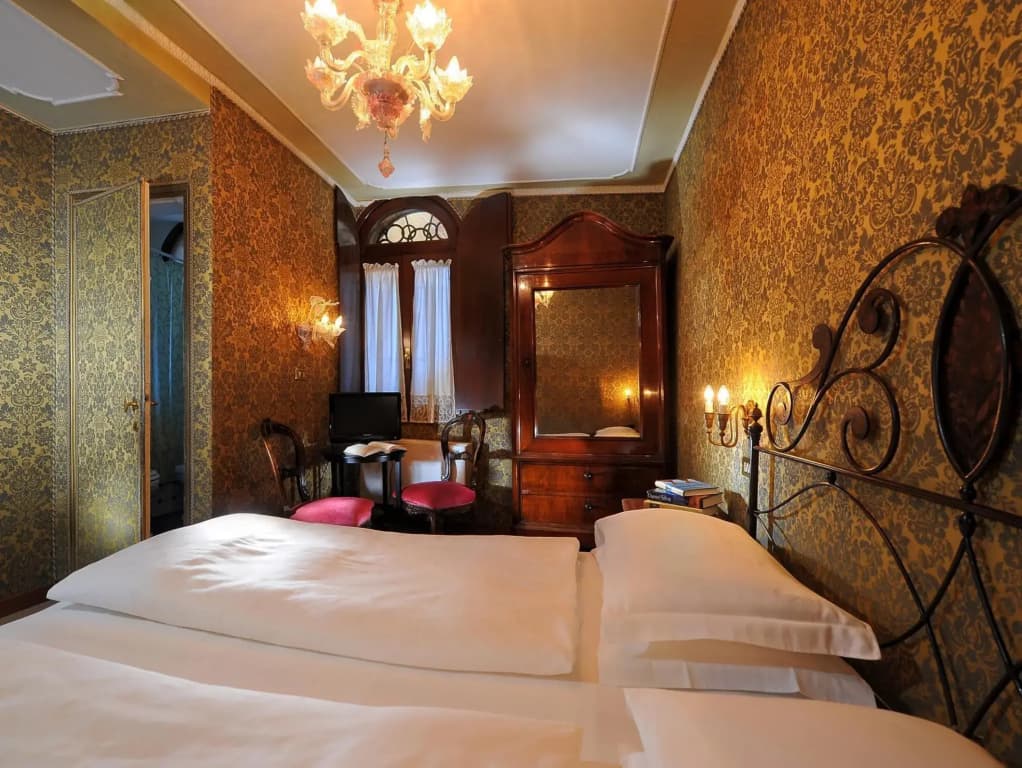Hotel Flora - photo 5