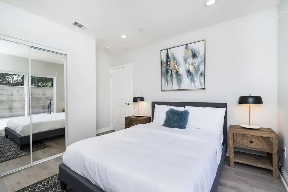 Brand NEW Luxury Modern 3bdr Townhome In Silver Lake - photo 1