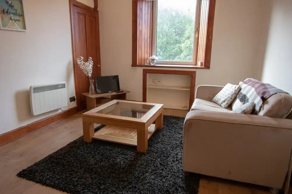 1 Bedroom Flat In Broughton - photo 1