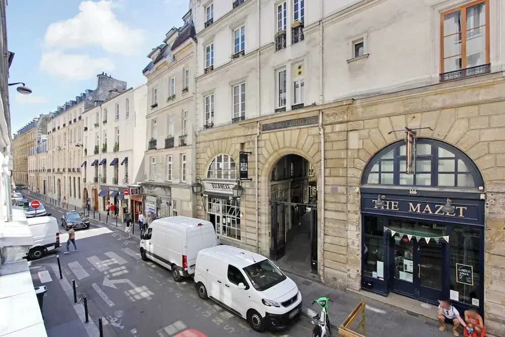 Appartement in the Heart of Paris Saint Germain - photo 1