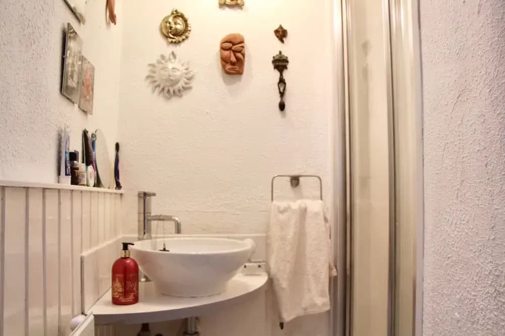 Edinburgh City Centre Quirky Flat - photo 6