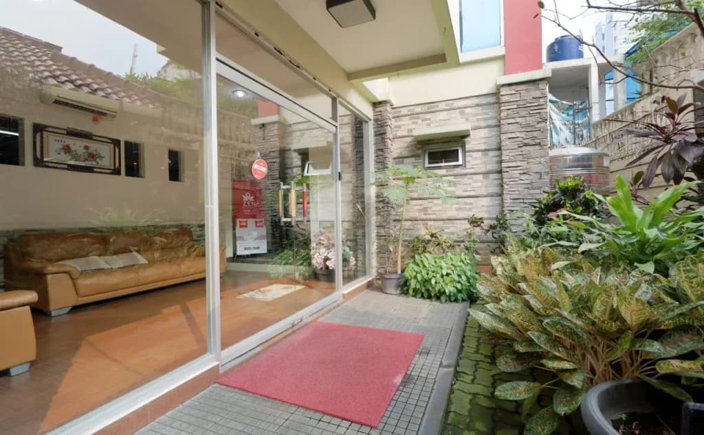 Clover Residence Near Mall Ambassador - photo 18