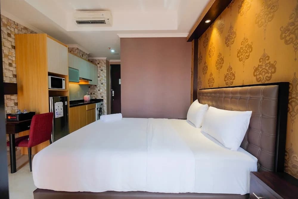 Exquisite Studio Menteng Park Apartment - photo 3