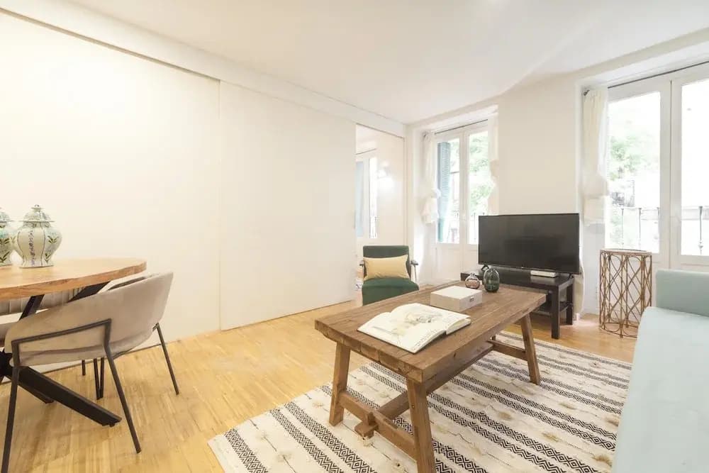 Bright & cosy studio in Puerta del Sol by Allô Housing. - photo 3
