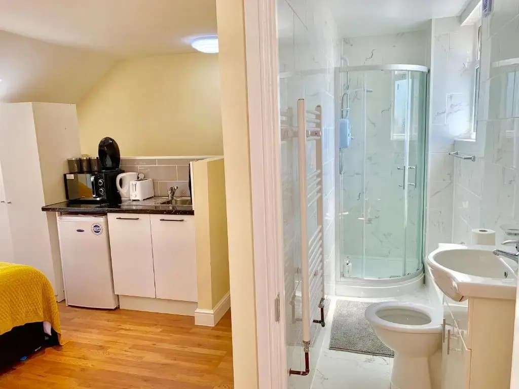 1 Bed Apartment,Recep,Kitchen,Bath - photo 14