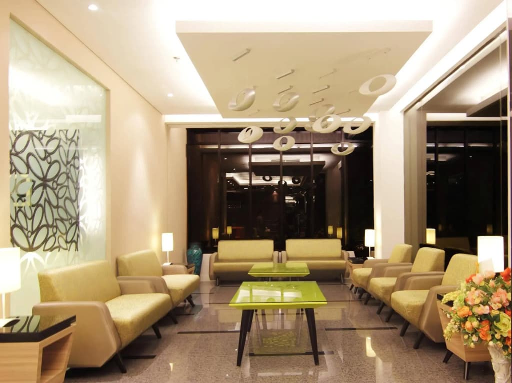 Royal City Hotel - photo 2