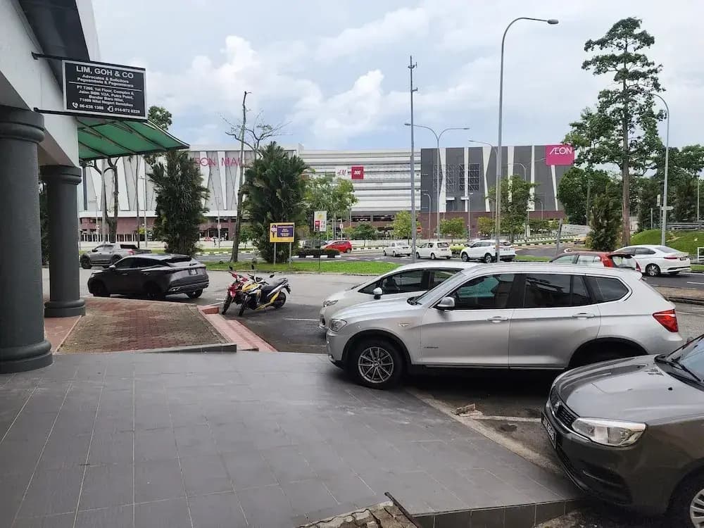 BEAR HOTEL at NILAI - photo 11