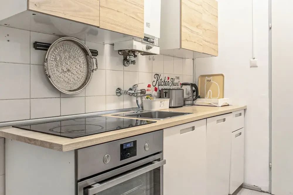 Charming 2BR Apt in Prime Location - photo 13