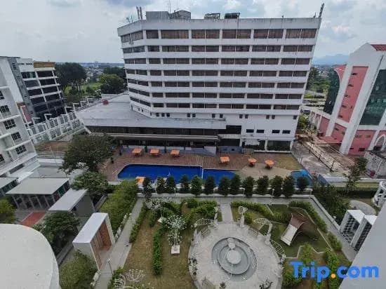 The Stallionz Signature Suites by IWH Suites - photo 8
