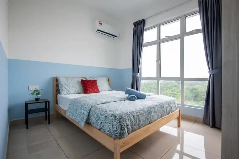 Bright & Modern 3BR Suite, Free Parking - photo 5