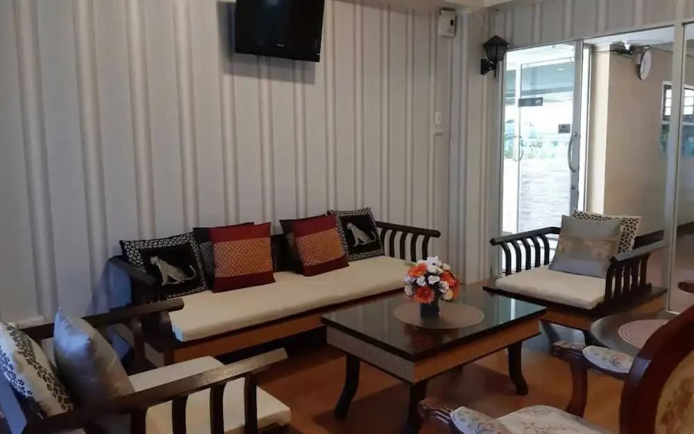 B9 Airport Resident - photo 3
