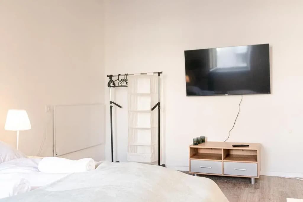 Perfectly situated 2BR Apt. - ideal for Longstays - photo 8