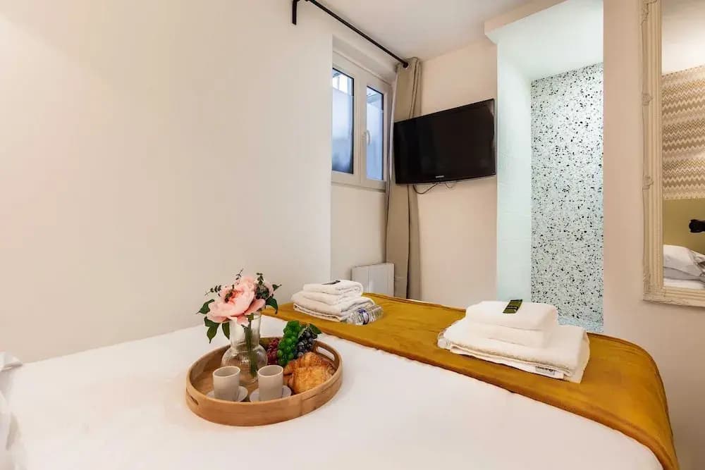 Charming Apartment - 1BD /6P - Near Eiffel Tower - photo 2