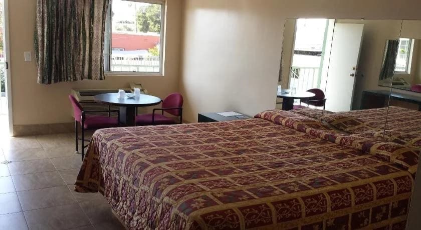 Foxys Motor Inn - main photo