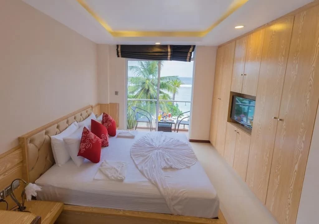 Beach Park Residence - main photo