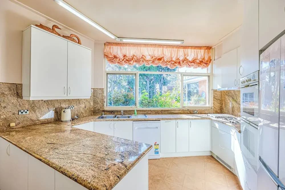 StayAU Spacious 6BR McKinnon Pool Home - photo 24