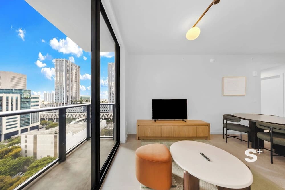 Modern Condo in DTW Miami - Gym & Pool - photo 7