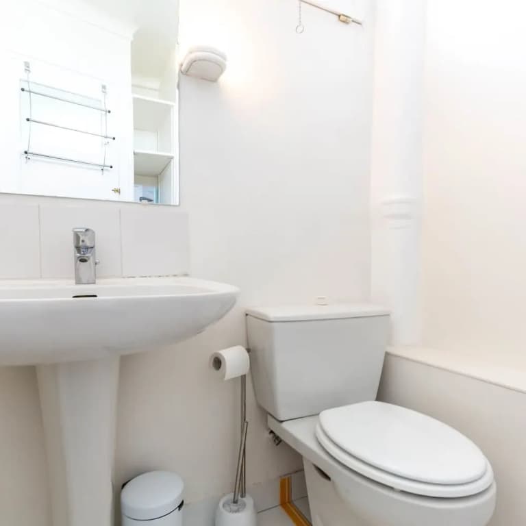 Amiral View Great 1 Bedroom Apartment in Paris - photo 8