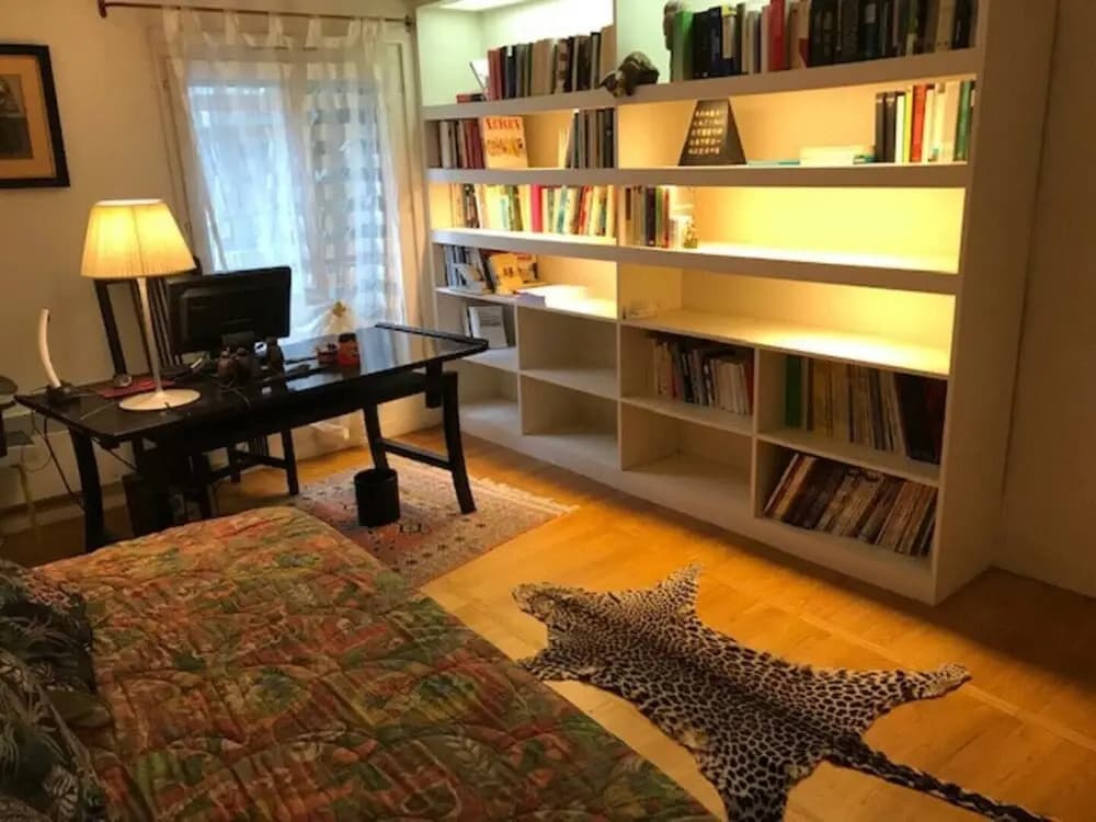 Marais Two Bedroom Haven - photo 11