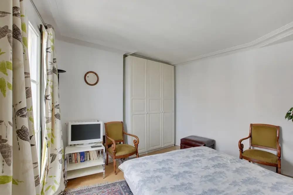 Apartment for 5 - Place des Vosges - photo 2