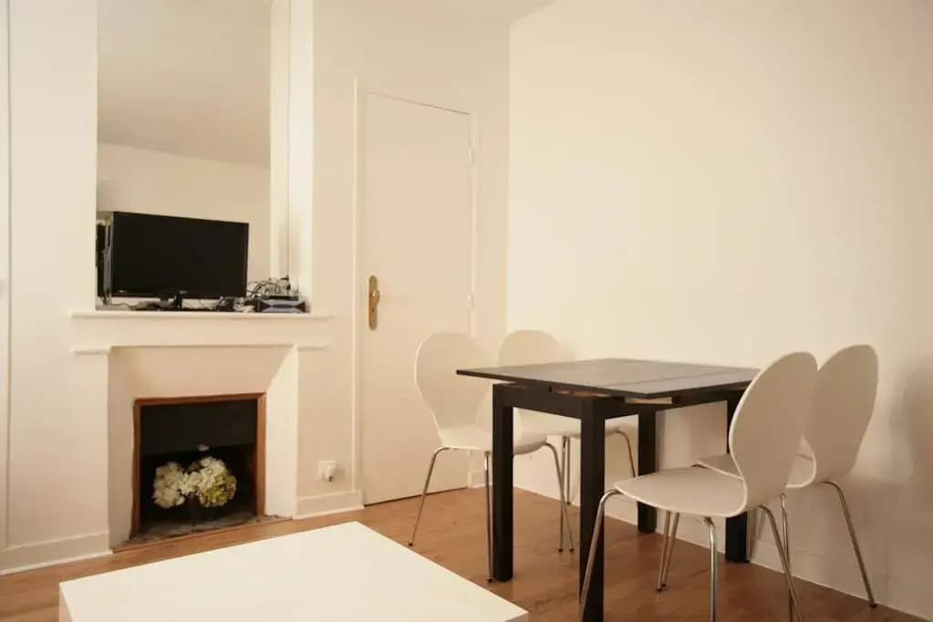 Sunny Saint Germain 1 Bdrm (158) - photo 3