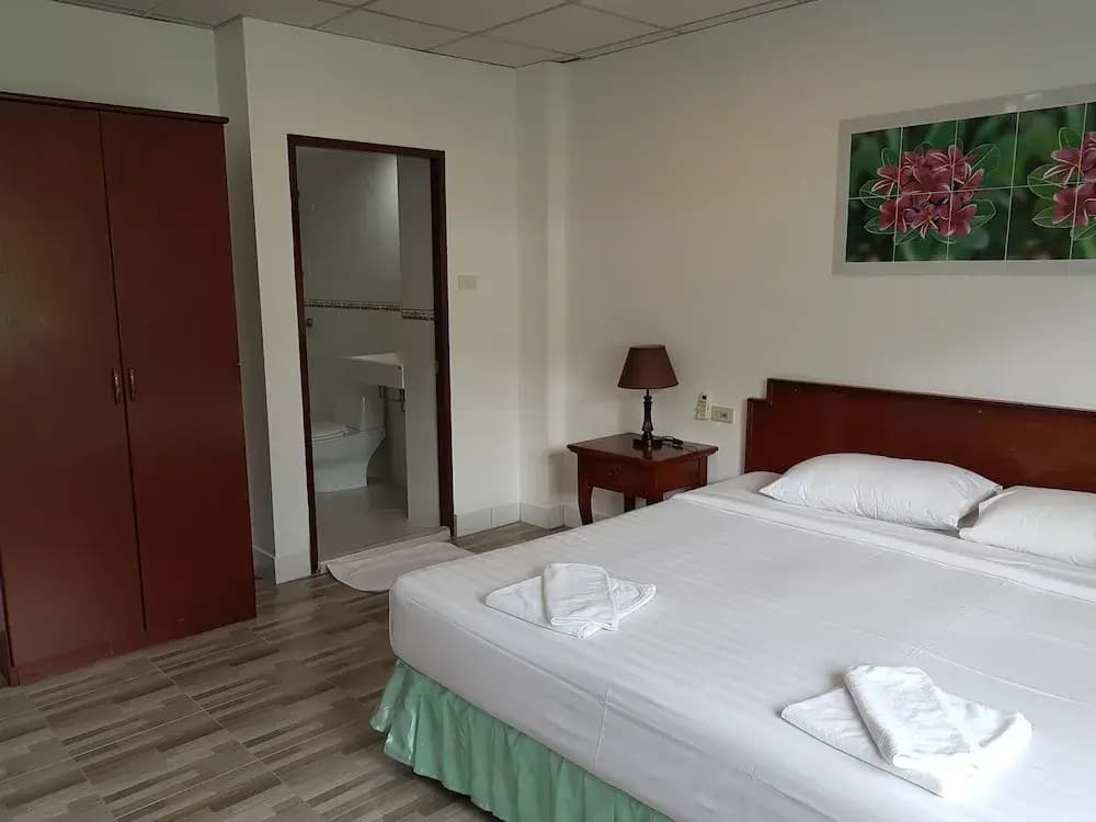 Welcome Inn Hotel Karon Beach Double Room From Only 600 Baht - photo 16