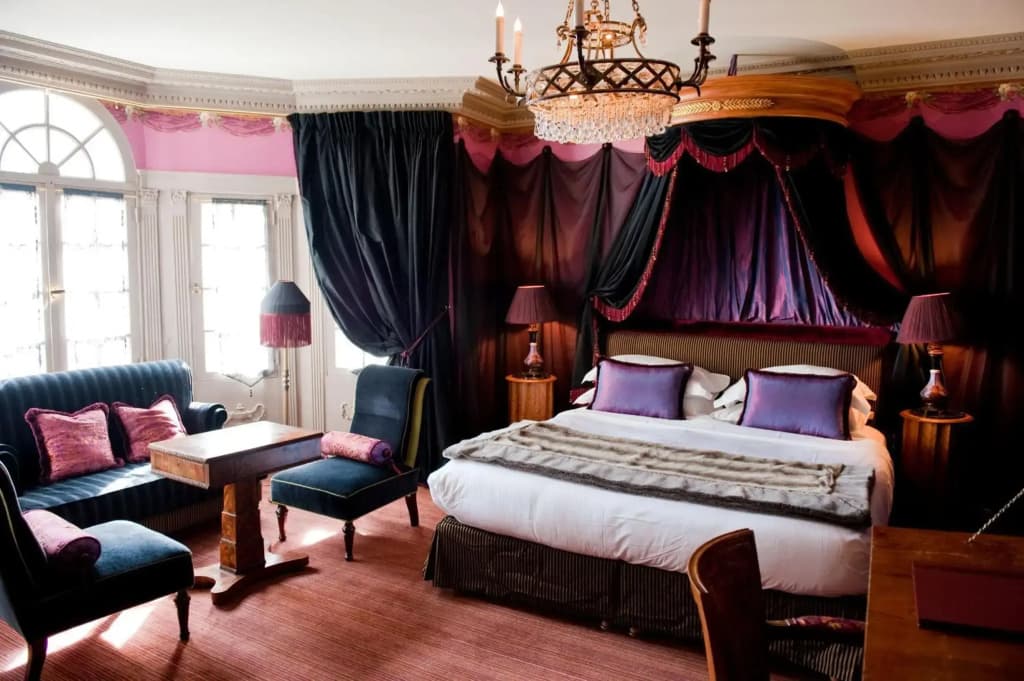 L'Hotel - photo 6