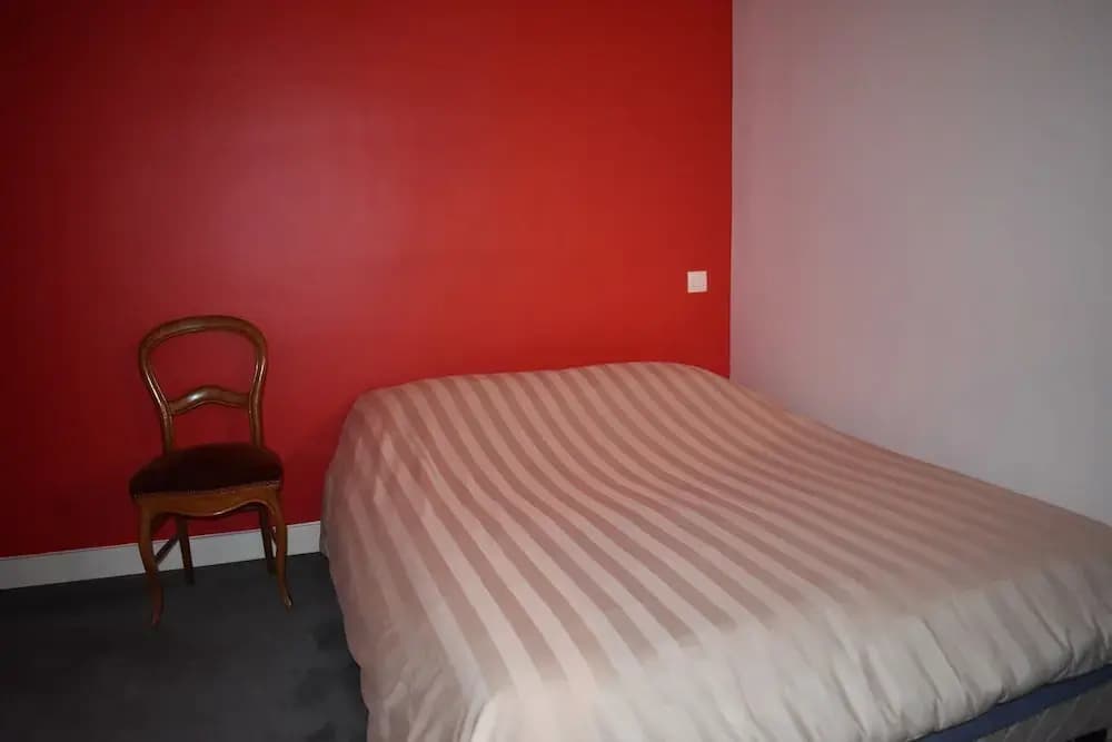 Spacious 1 Bedroom Apartment in Paris 15th - photo 1