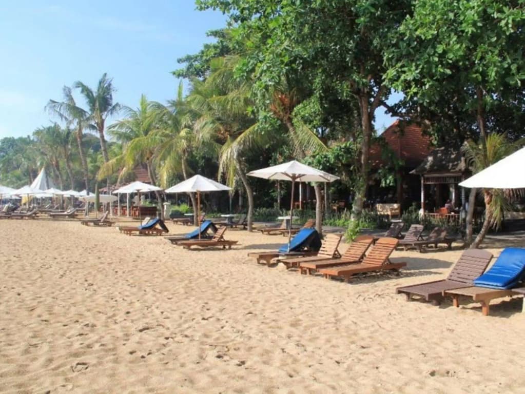 Besakih Beach Hotel - photo 15