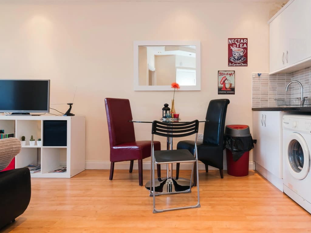 King's Cross Apartments - photo 7