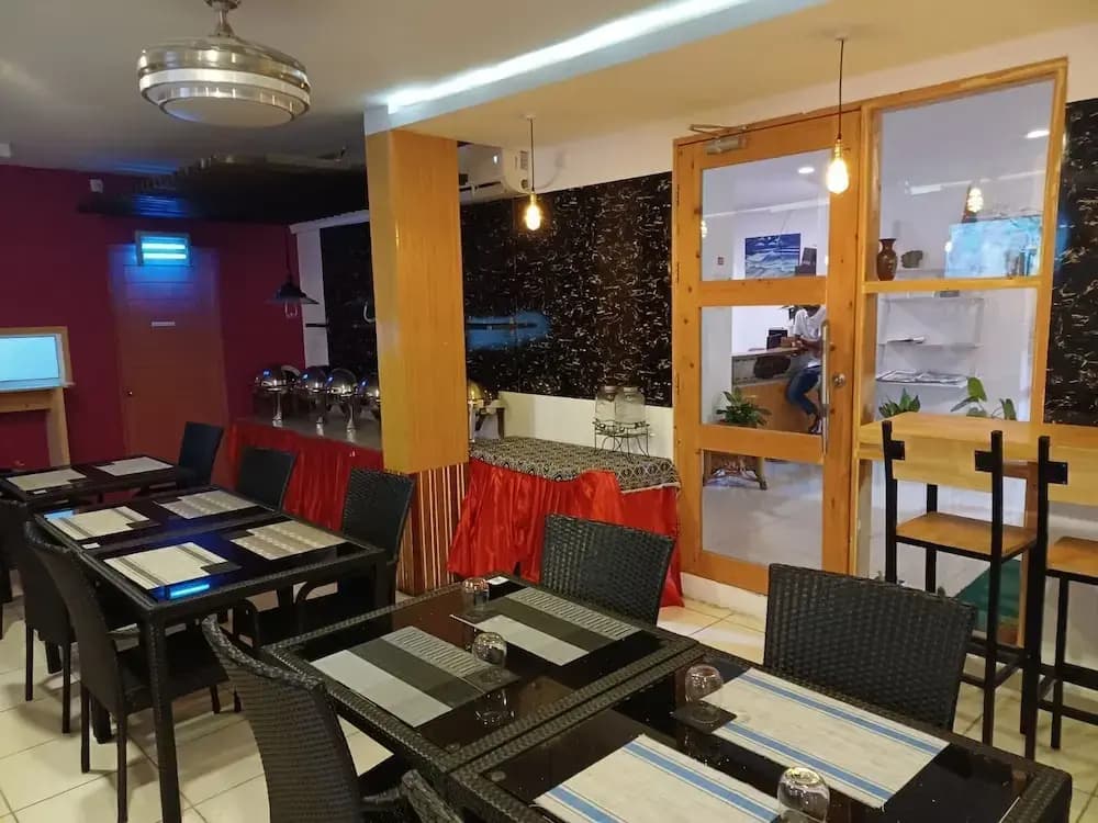 Huvadhumaa Inn - photo 21