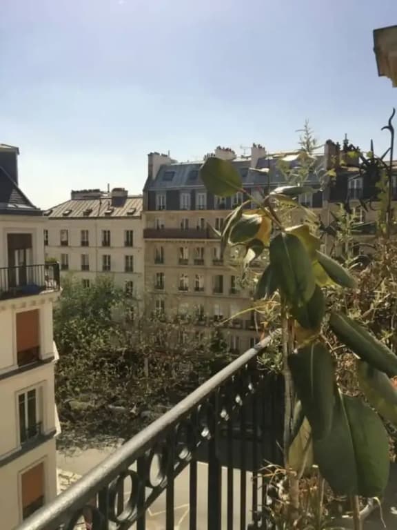 Modern Studio In Paris With Balcony - photo 11