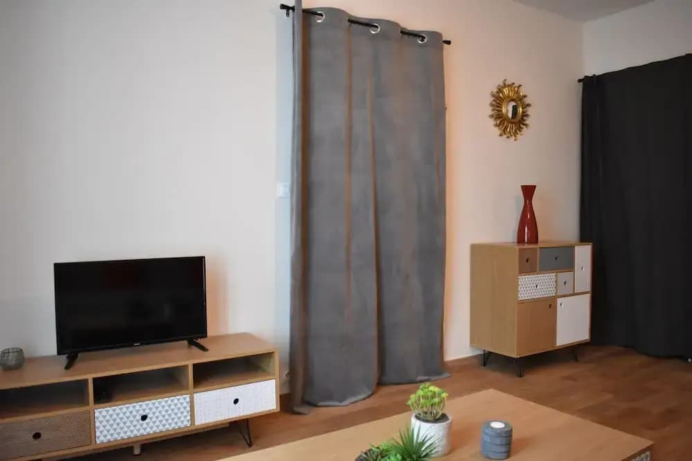 Spacious 1 Bedroom Apartment in Sacré Coeur - photo 8