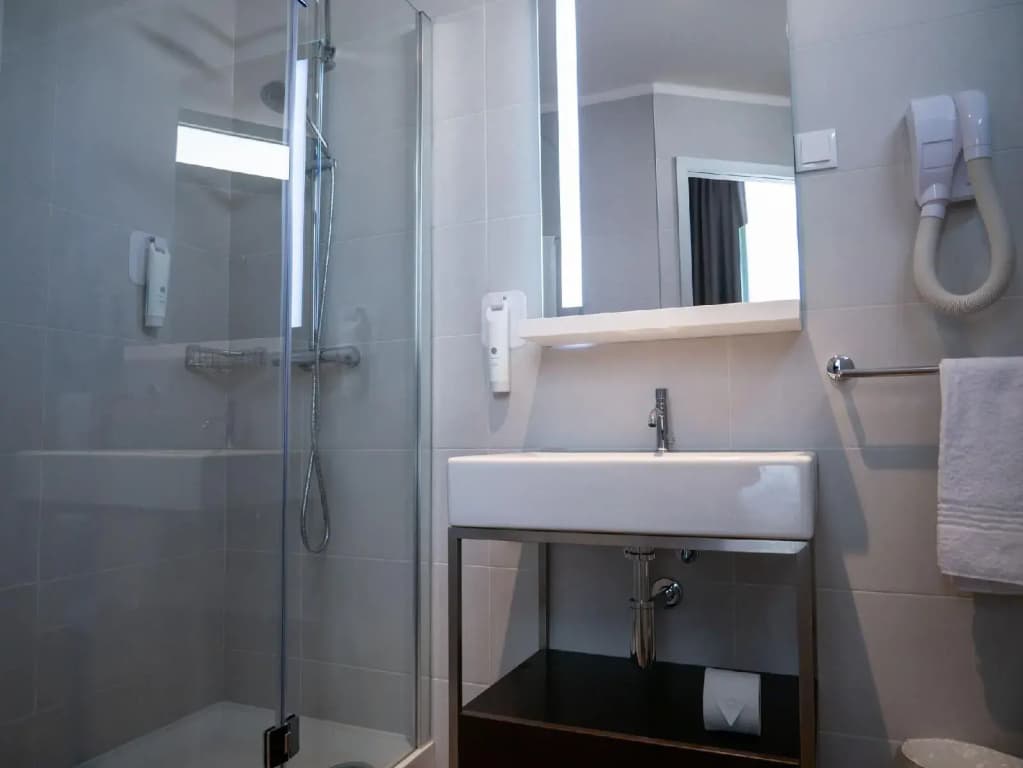 easyHotel Lisbon - photo 9
