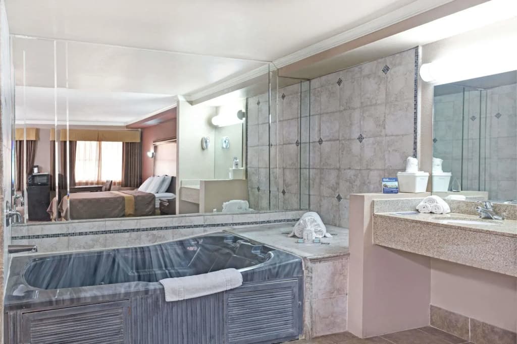 Travelodge By Wyndham Whittier - photo 6