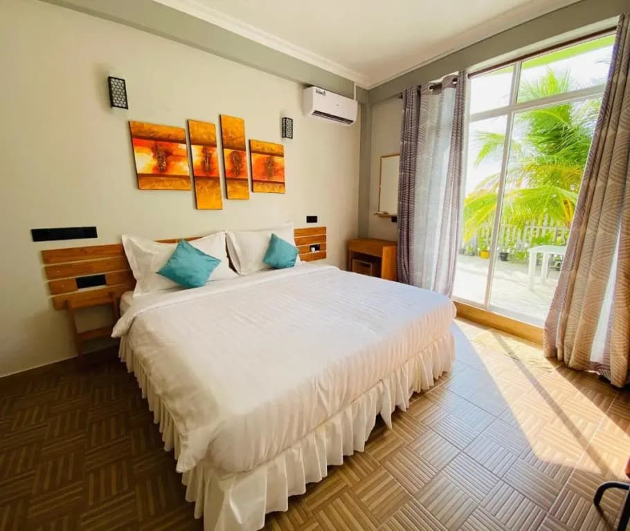 Iris Beach Residence - photo 2