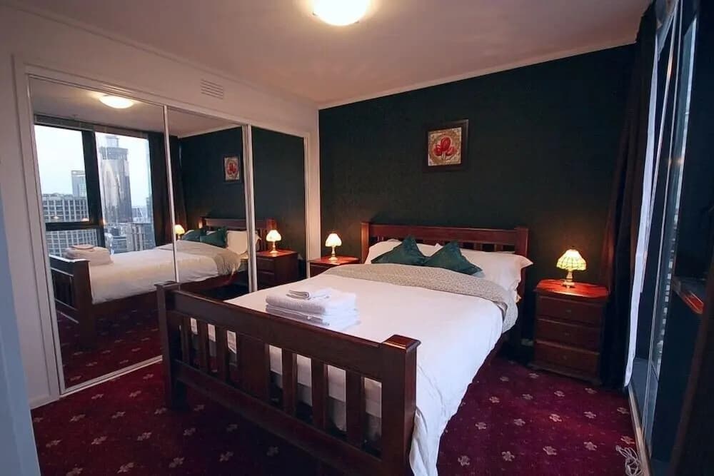 Melbourne Stays - City Point Suite - photo 22