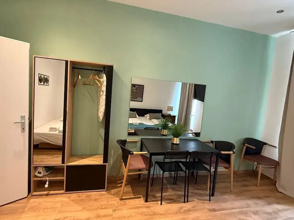 Chic 2BR Apt Steps from Westbahnhof - photo 6