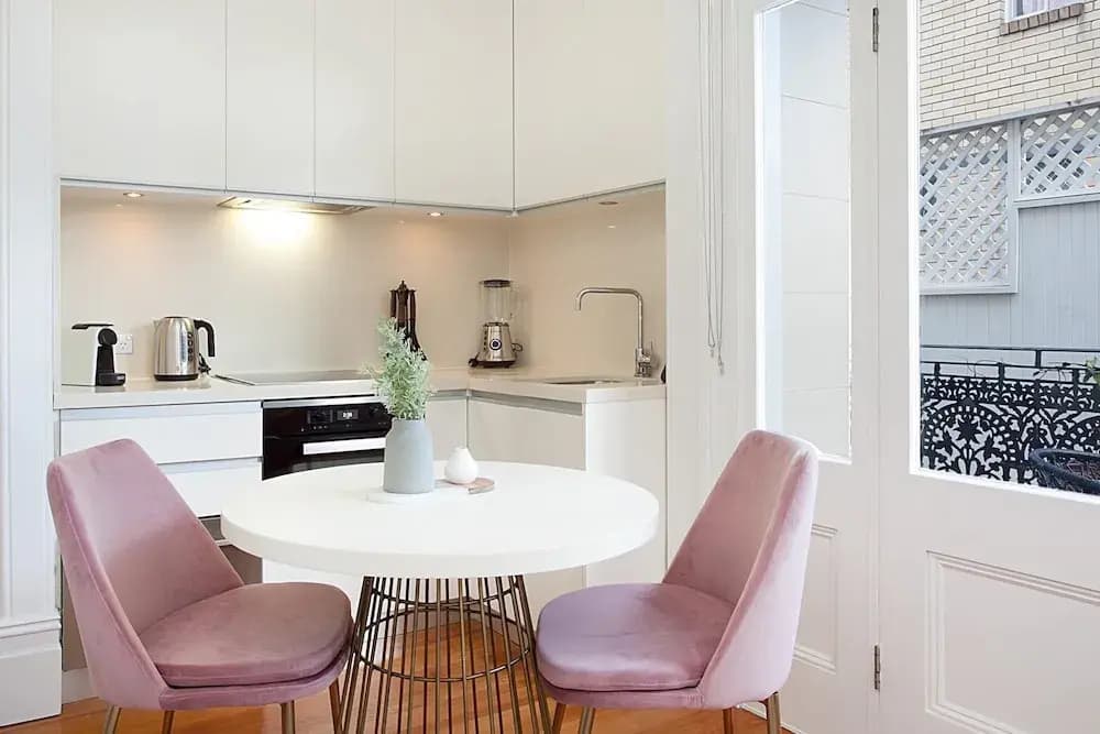 Comfortable Renovated Studio Close To City - photo 6