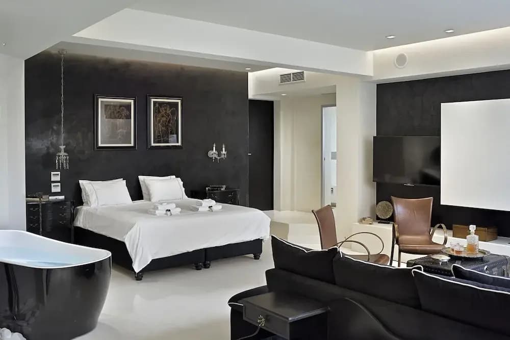 Alto Psyrri Penthouse by K&K - photo 5
