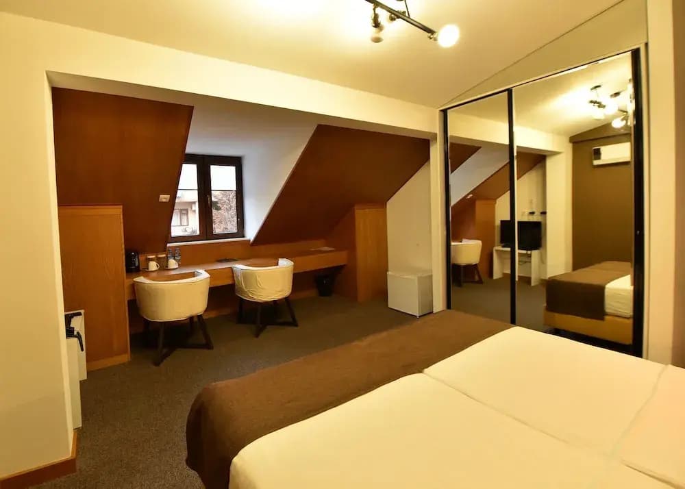 KS Hotel - photo 2