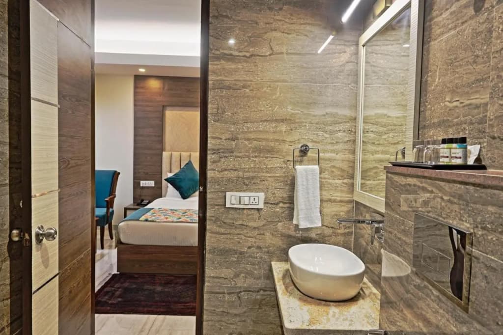 Hotel Cardinal Express OXMO Delhi Airport - photo 13