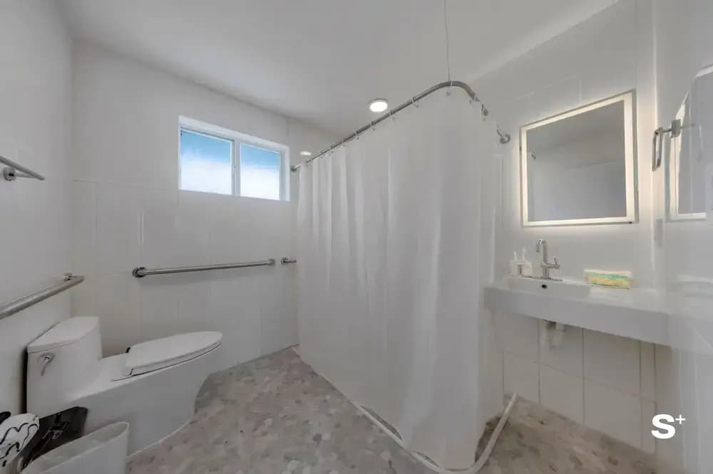 Cozy Miami 1-BD - Gym & Free Parking - photo 10