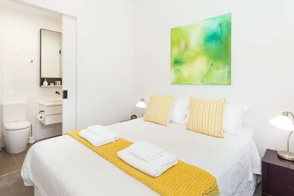 Class, Style and Location in Carlton - photo 2
