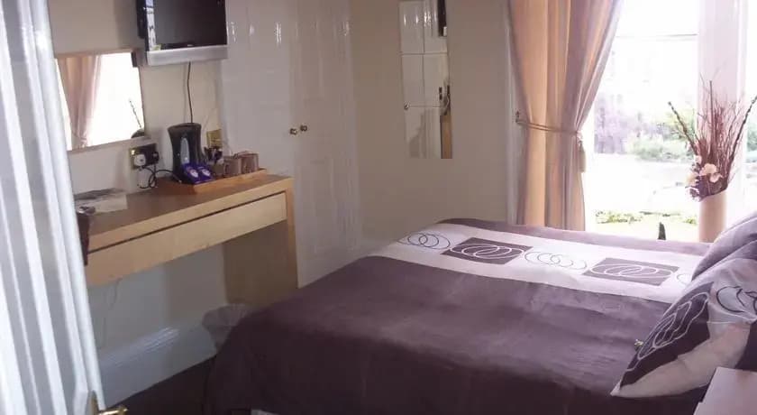 Seahaven Hotel - photo 4
