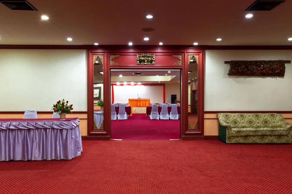 La Mai Hotel - photo 2
