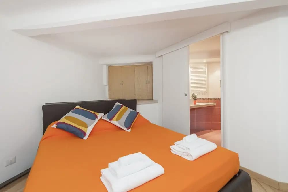 Inviting 3-bed Apartment in Roma 4mins to Colosseo - photo 17