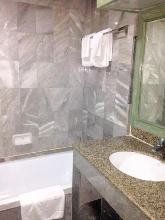 Lee Place Hotel - photo 9