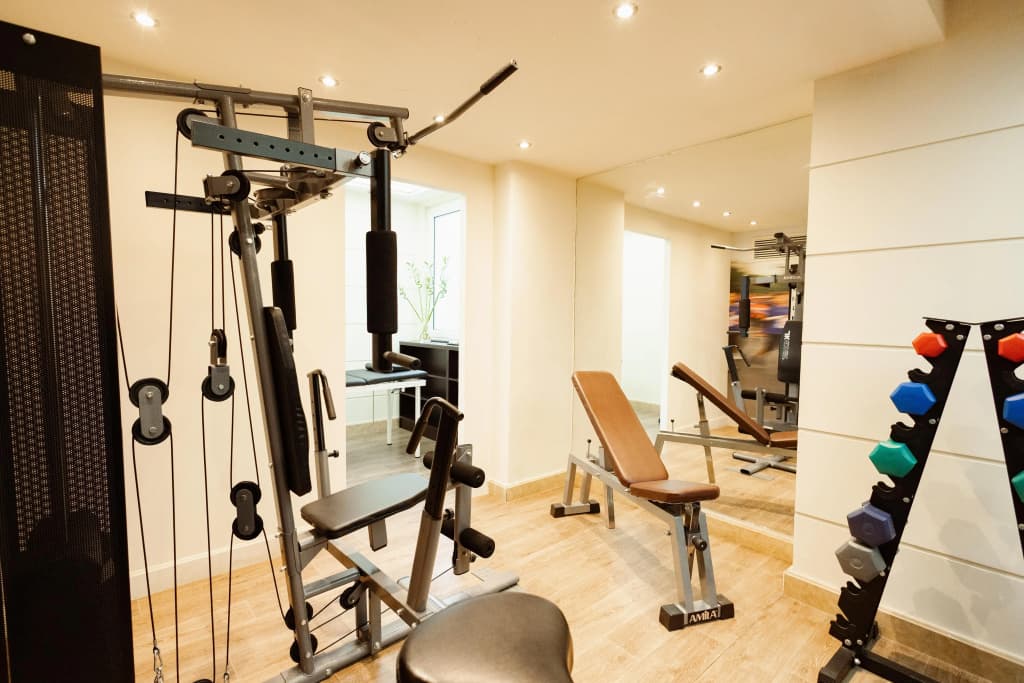 Best Western Plus Embassy Hotel - photo 23